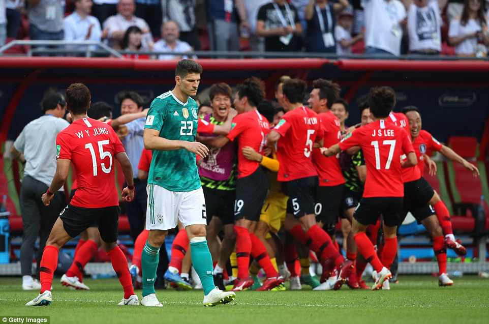 4DB140E900000578-5892629-South_Korea_won_2_0_with_two_late_goals_in_a_game_Germany_needed-a-48_1530116057507