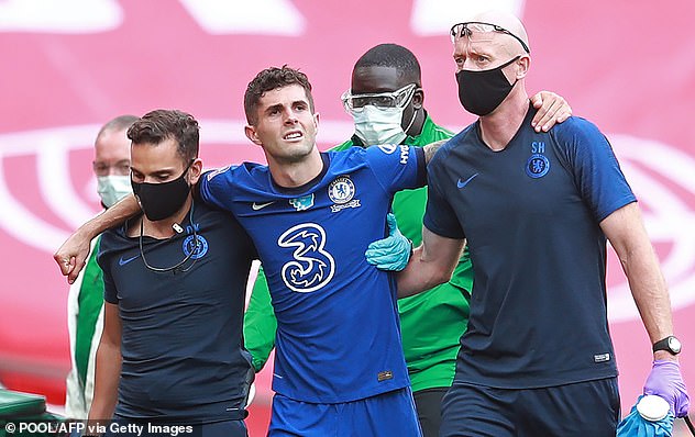 31451328-8583961-Chiristian_Pulisic_looked_as_though_he_picked_up_a_similar_probl-a-1_1596311942424